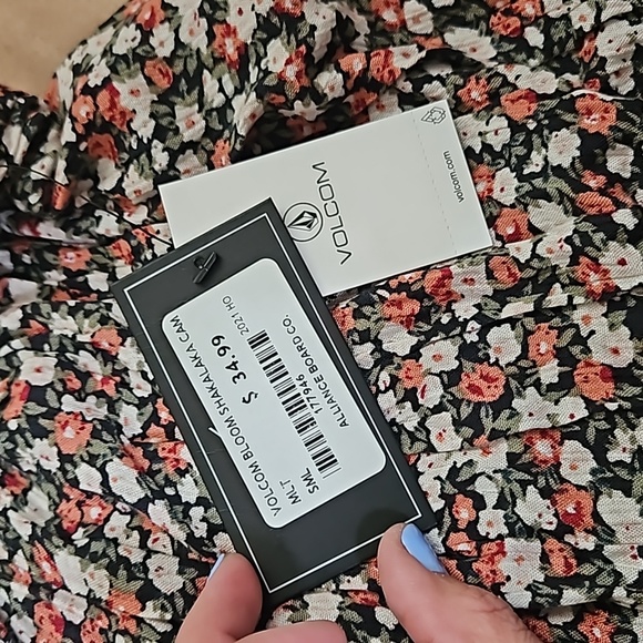 NWT, Volcom floral skirt sz S - Picture 6 of 6
